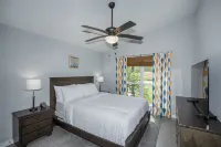 Pepe's Place - Newer Home w/heated Spa Pool, close to Galveston Island & Houston