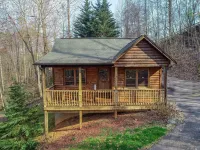 Couples Getaway! Private, Romantic, Cabin with Jacuzzi & Hot Tub in Gatlinburg