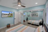 Breeze Garden Mid-Century Modern Apartment
