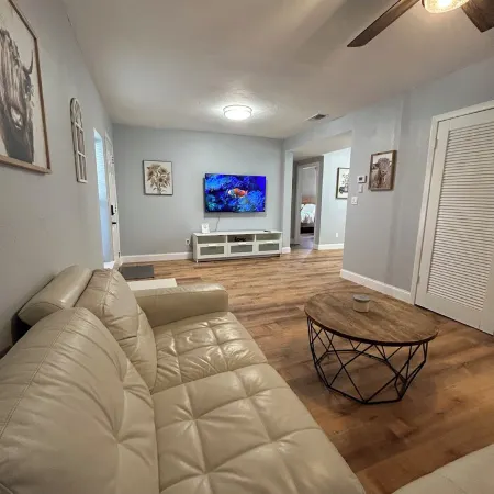 Cozy Cattle View Cottage