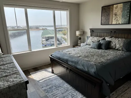 Possum Kingdom Lake Luxury, Upgraded Lakefront Condo w Breathtaking Water View