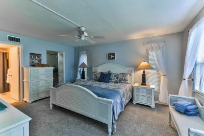 Beautiful 2 Bed 2 Bath Condo. Pool, Golf
