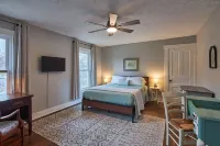 Carillon Cottage - Modern Comfort & Vintage Design