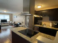 Downtown Traverse City Condo. Great Location. New King Bed - breakfast