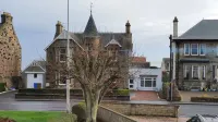 51 Milton Crescent, Quiet Townhouse near the beach