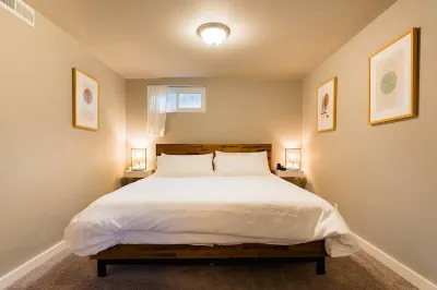 Cozy 2 Bedroom Guest Suite - Seattle Launchpad Hotels near Fred Meyer Grocery Pickup and Delivery
