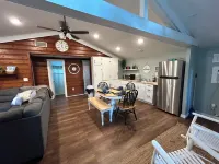 St. Johns River Cabin (Pet Friendly) Hotels in Putnam County