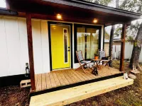 THE GREENROOM, FUNKY music themed tiny home, walking distance to downtown! Hotels in Bosque County