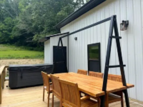 Golden Acres Barn with Hot Tub+Firepit+Game Loft, & Mountain views, creek access