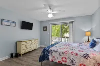 Sea Cabana-Family Beach House 200ft to the Sound and 900ft to the Beach