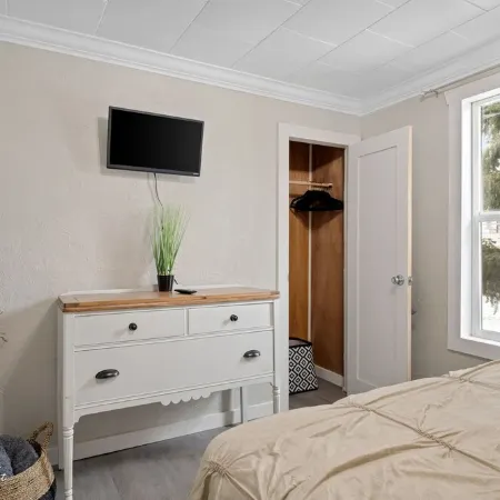 Fully renovated cozy home in the heart of Salmon! No cleaning fees!