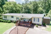 Discover Durham, just a quick 11-minutes from Duke University Hotels in Triangle