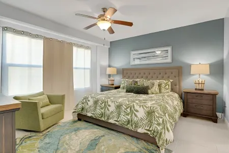 Professionally Decorated Luxury Oceanview Condo Отели рядом с достопримечательностью «Парк Ван Авеню»