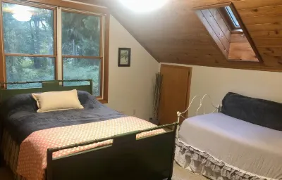 Lake Sixteen Retreat - Forage & bird watch on site! Hotels near Skagit Valley Softball Fields