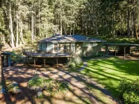 TreeTops Forest Retreat Hotels in Lopez