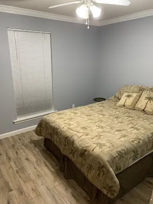 Minutes from Airport & Gulfstream 丹吉爾奧特萊斯（薩凡納店）附近的飯店