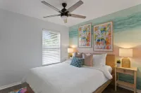 5 min Beaches~Mini Golf~Pool Table~Pets~KING BED +