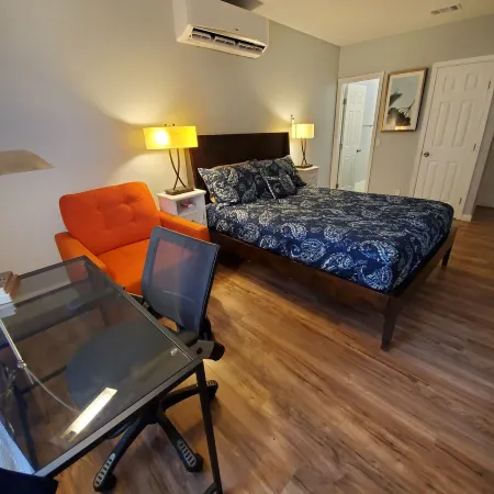 Party with a Jaccuzzi, Firepit and Backyard Games for 12+ Отели рядом с достопримечательностью «Остин Хинду Темпл & Комм Сентер»