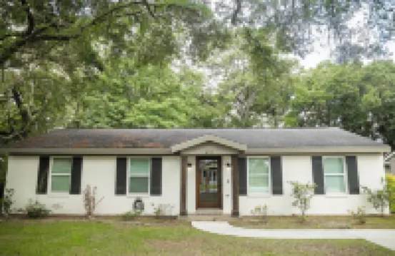 With Golf Cart! 1 Mile Ride to the Beach & Downtown Ocean Springs! Clark Cottage