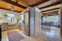 Cozy and Modern Poconos Cabin close to Skytop and Lake Wallenpaupack!