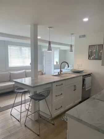 Beautiful Modern Grand Haven Getaway across from the Beach!