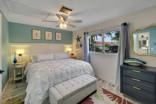 On the Island of Venice, Relax in Paradise & Enjoy the Gulf Coast FUN! Book NOW!