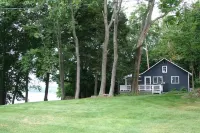 Brower Cottage - Lakefront Secluded Wooded Lot on Hutchins Lake Near Saugatuck