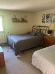 Roomy ski condo next to Mt. Snow, on the mover bus, with hot tub and sauna!
