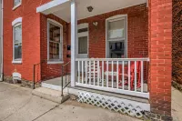 Lincoln Quarters, 2nd floor,  Only 2 blocks to the center of town.
