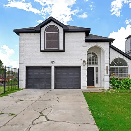 Spacious 4-bedroom house in peaceful Irving with WiFi, AC, Keyak fun