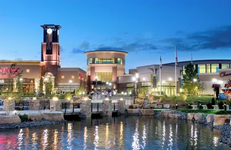 The Cascades at Jordan Creek WDSM/Pool/Tanning/Gym Отели в г. Запад Де-Мойн