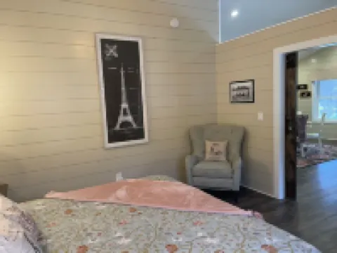 Peaceful cabin in our private woods, close to bike trail, winery, and lakes.