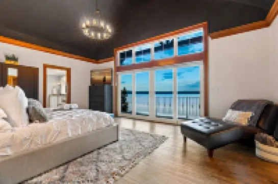 Luxury Beach House & Apartment, Hot Tub, Kayaks, Fire Pits, Game Room