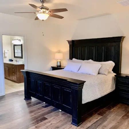 The Desert Moon- A luxurious retreat w/ amazing patio, shuffleboard, EV charger
