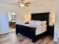 The Desert Moon- A luxurious retreat w/ amazing patio, shuffleboard, EV charger Hotels in Fruita