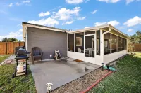 Sunny Getaway: Easy Access to Orlando & the Shore!