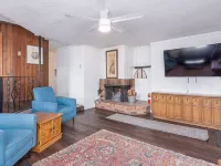 Where We Roam Condo - Steps To Slopes and Downstairs Corner Unit! 브라이언헤드 호텔