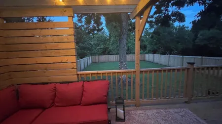 The Lively Oak - 3BD - 2BA Near DTown Mobile Отели рядом с достопримечательностью «Arthur R. Outlaw Convention Center»