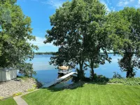 Beautiful Lake Manuella home, perfect for families!  Relax, fish, swim, boat.