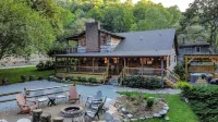 Riverside Lodge, Sleeps 10.