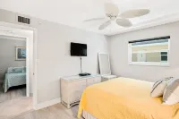 Beautiful Condo w/Balcony ON THE BEACH Hotels in Redington Shores