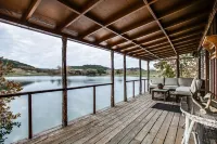 Private cabin on 10 acre lake, 4.5 miles from Boerne
