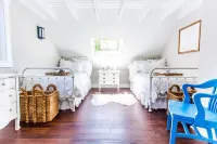 Modern Farmhouse Steps from Downtown New Buffalo & Lake Michigan! Hotels in New Buffalo