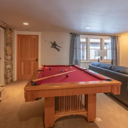 Fantastic Ski Access: Sleeps 10 HotTub GameRoom Huge Kitchen  Perfect for Groups