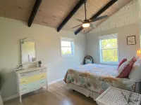 A Jolly Boat-A FEW STEPS TO BEACH-ocean side Corolla. Perfect for families! Hotels in Corolla