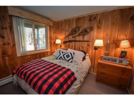 Bear's Den - Mount Snow Townhome - w/ Heated Pool! Отели в г. Довер