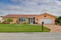 Punta Gorda Isles Updated 2b2b Canal Pool Home