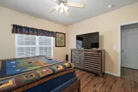Pool&SplashPad&PlayGround OutTheBackDoor - LakeView-PoolTable-FoosBall++