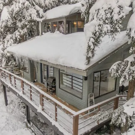 Amazing cabin close to lifts, brewery, dining, hiking and biking.
