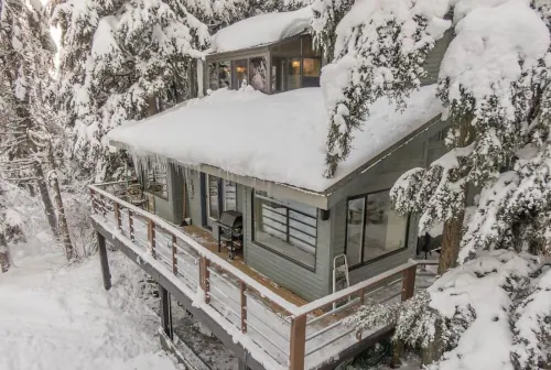 Amazing cabin close to lifts, brewery, dining, hiking and biking.